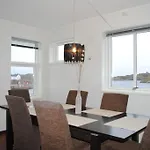 Appartement With Fantastic Seaview In Henningsvaer.