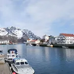 With Fantastic Seaview In Henningsvaer. Хеннингсвер