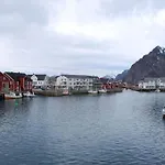 With Fantastic Seaview In Henningsvaer. Хеннингсвер