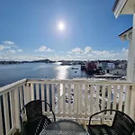With Fantastic Seaview In Henningsvaer. Appartement *