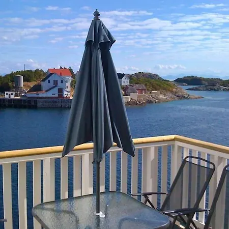 With Fantastic Seaview In Henningsvaer. Apartment