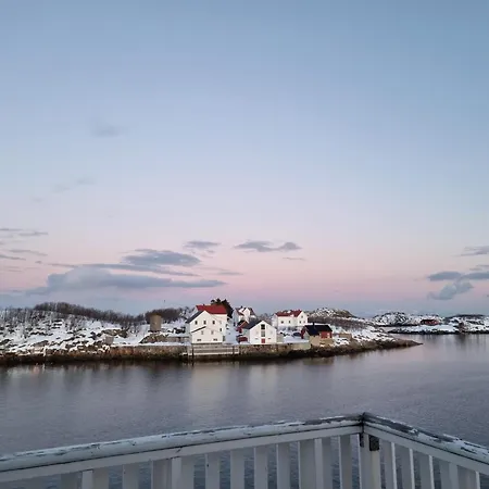 Apartment With Fantastic Seaview In Henningsvaer. Henningsvaer
