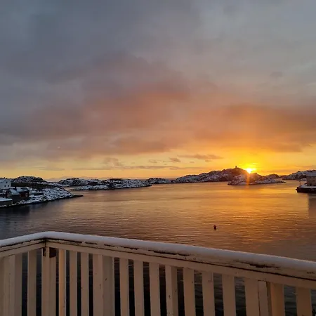 Apartment With Fantastic Seaview In Henningsvaer.