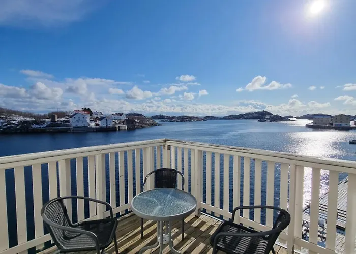 With Fantastic Seaview In Henningsvaer.