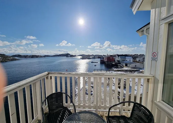 With Fantastic Seaview In Henningsvaer. Apartamento *