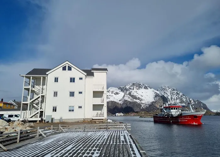 With Fantastic Seaview In Henningsvaer. Apartment