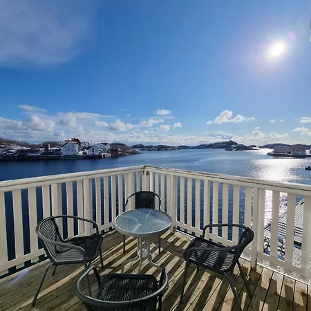 With Fantastic Seaview In Henningsvaer.